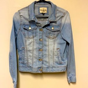 Light Wash Fitted Denim Jacket